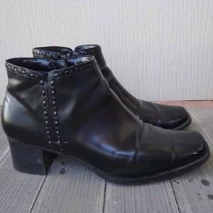 Shiny Black Stacked Heel Zip Ankle Booties 9.5